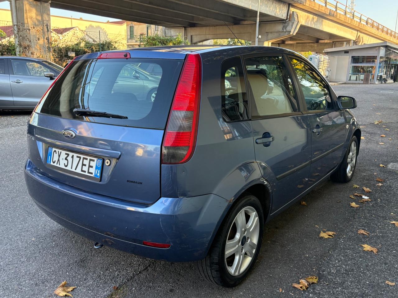 Ford Fiesta 1.4 16V 5p. Ghia