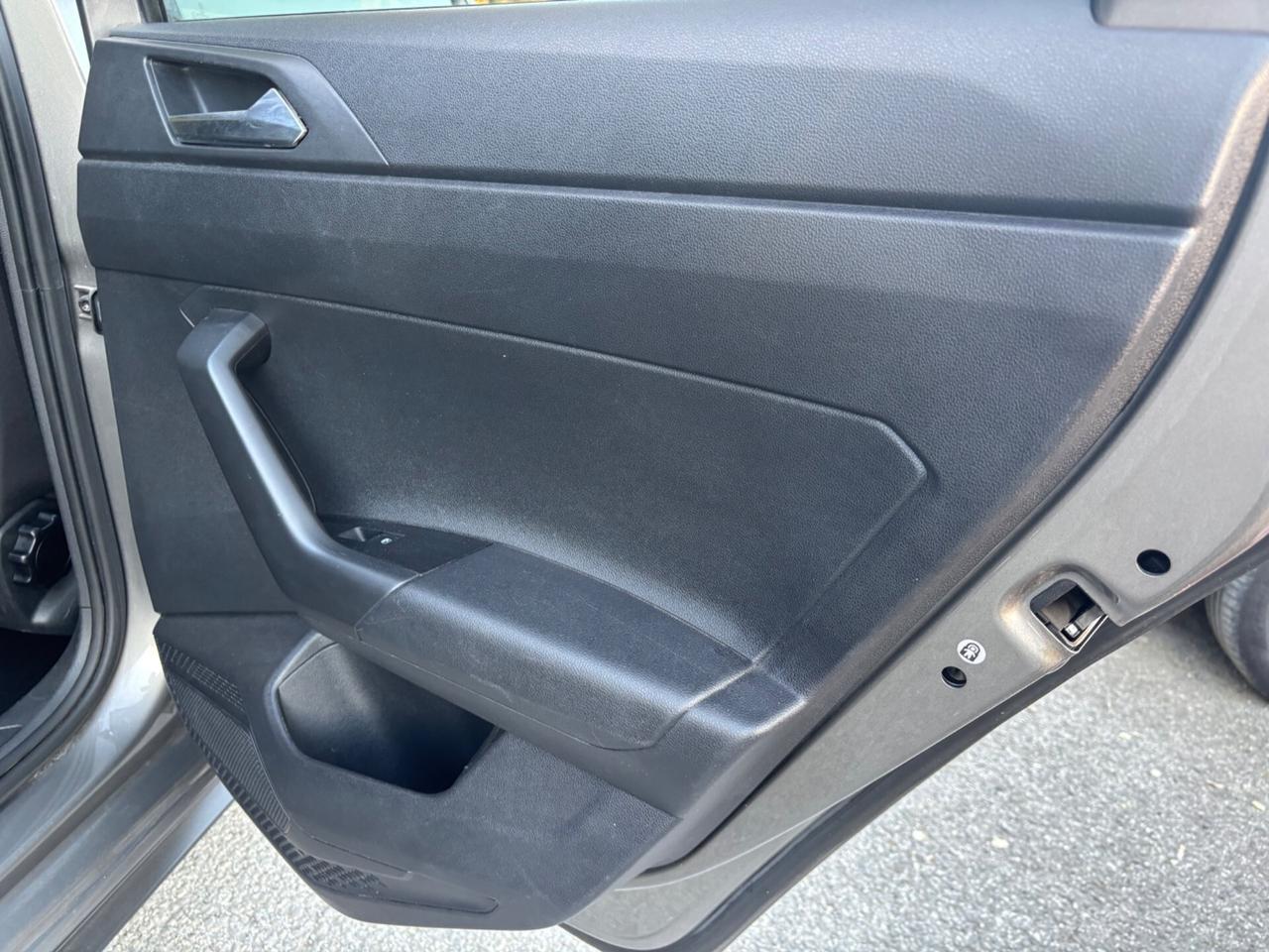 Volkswagen Polo 1.0 5p. R-Line OK NEOPATENTATI