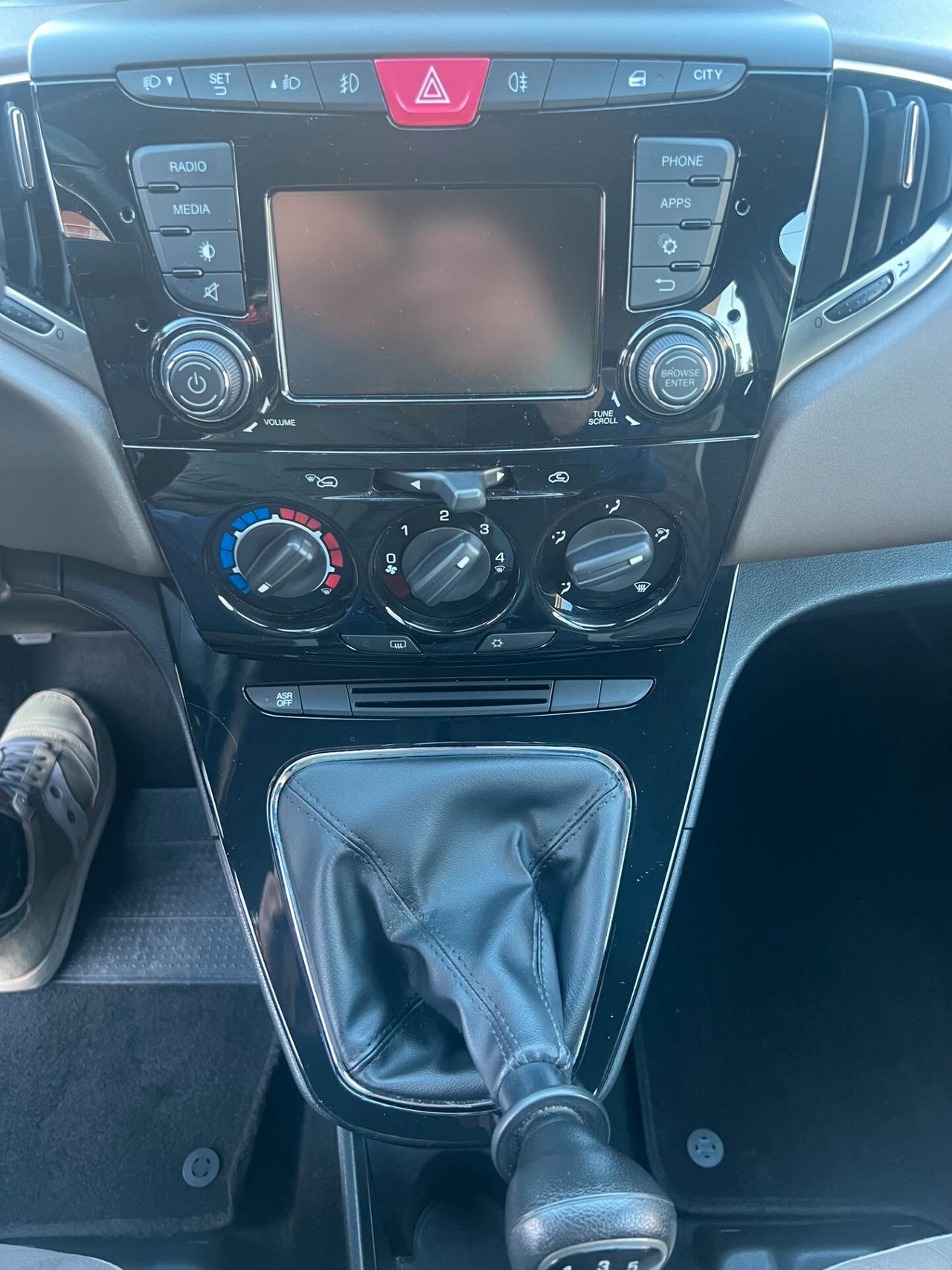 Lancia Ypsilon 1.2 69 CV 5 porte Gold