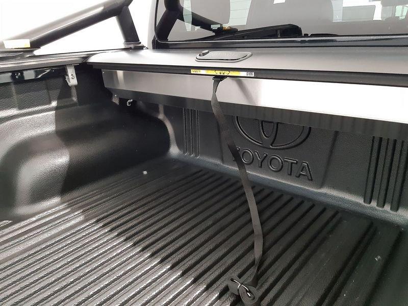 Toyota Hilux 2.8 D A/T 4WD 4 porte Double Cab Invincible