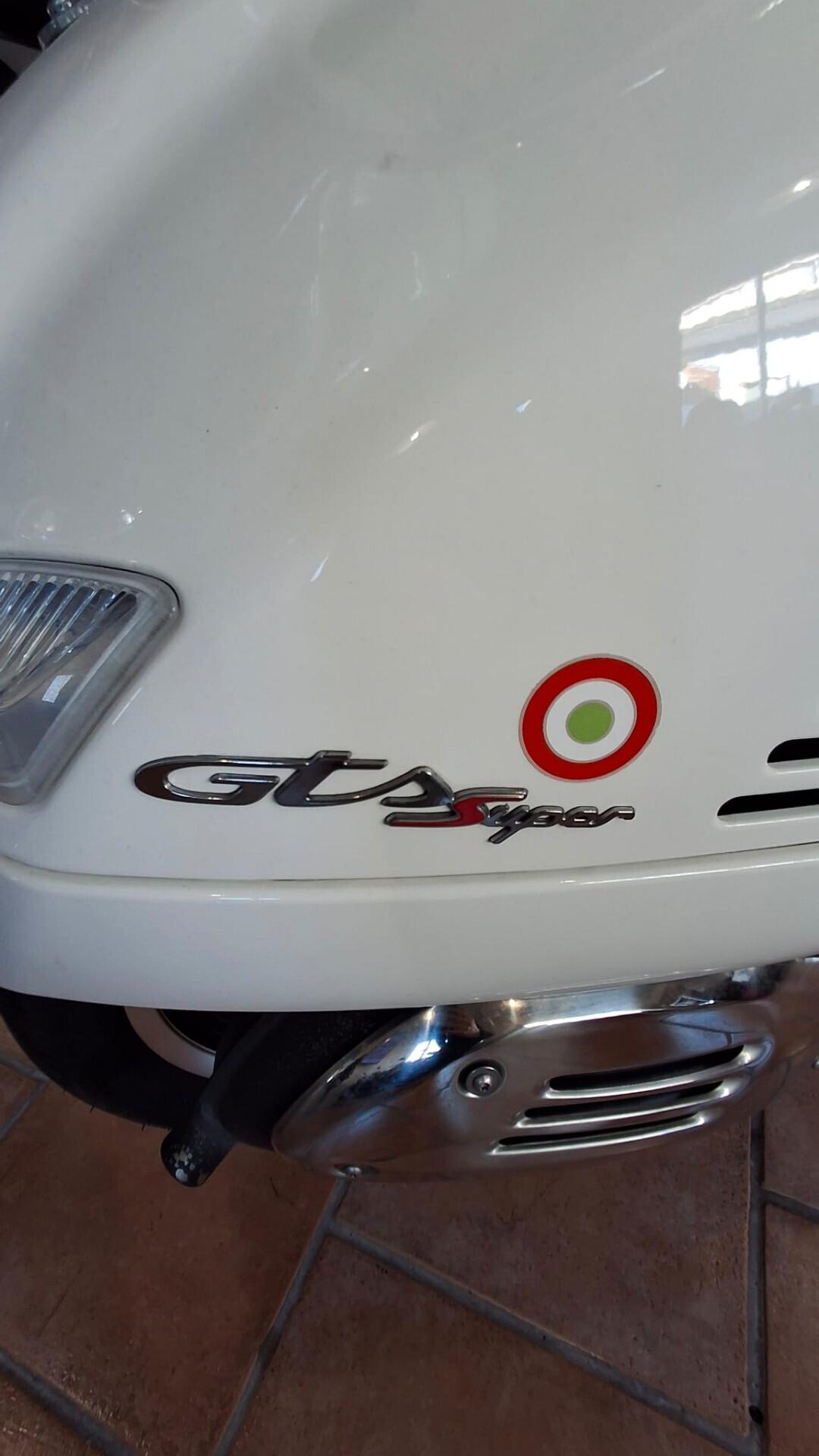 Piaggio Vespa 300 GTS hpe