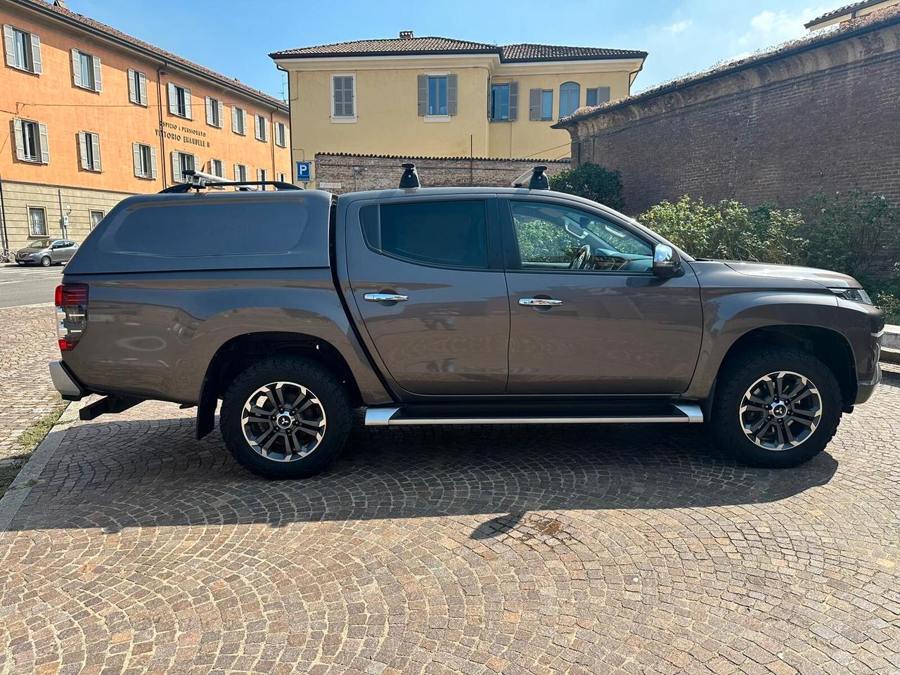 Mitsubishi L200 2.3 D Double Cab 4x4 Intense aut. HARD TOP