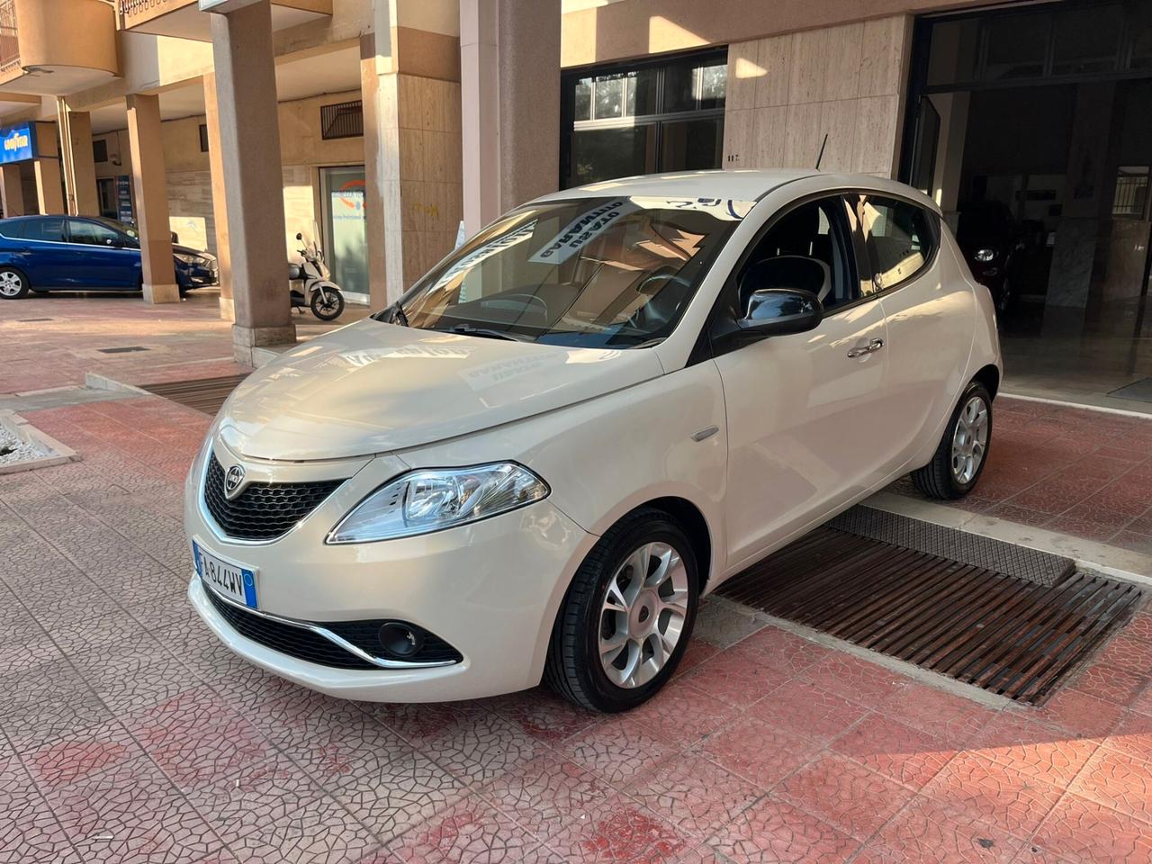 Lancia Ypsilon 1.3MJT95CV 5p Platino Navi-15