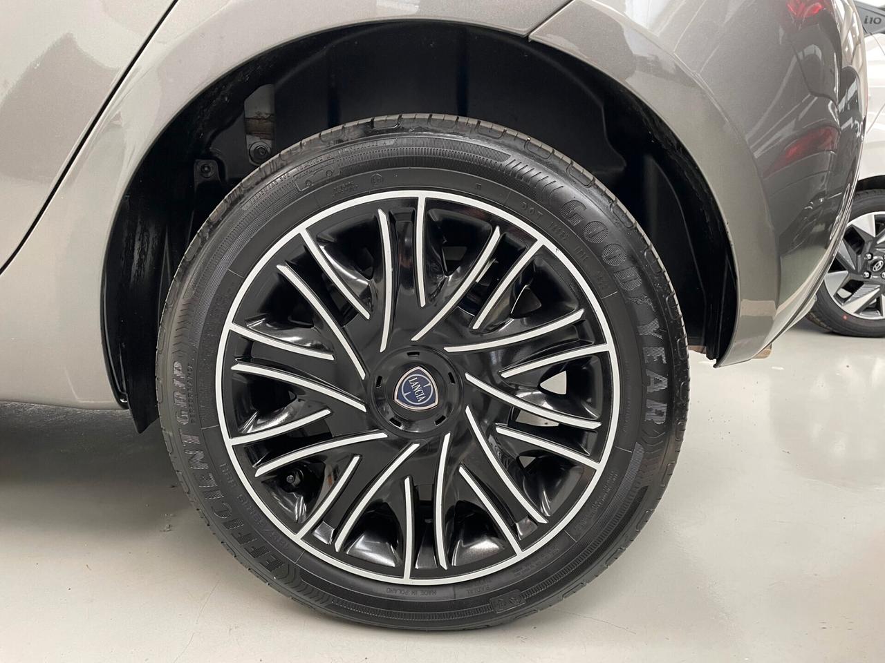 Lancia Ypsilon 1.0 FireFly 5 porte S&S Hybryd Gold