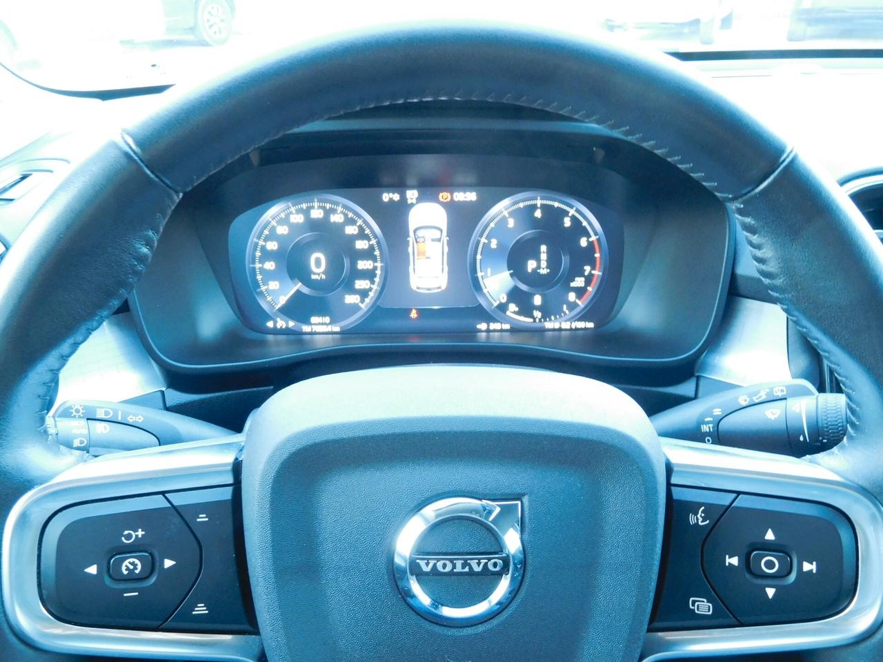 Volvo XC40 B4 AWD Geartronic Momentum Pro