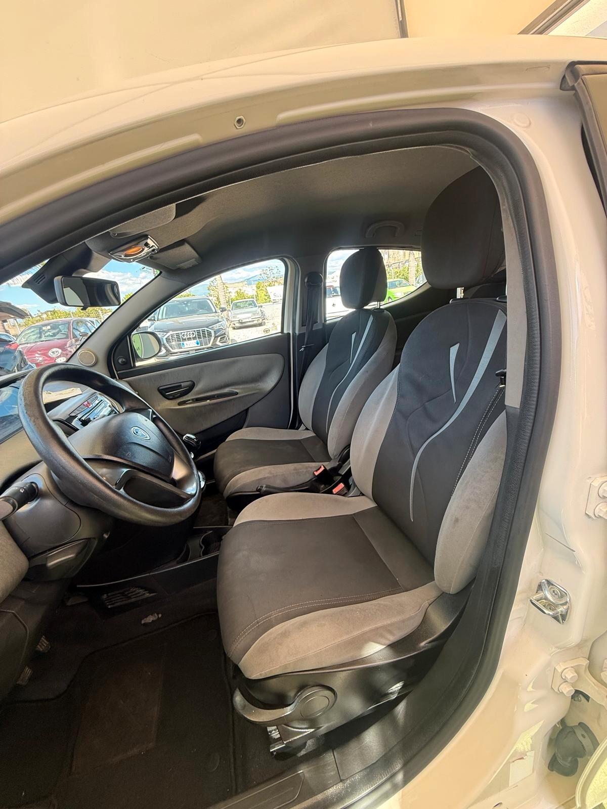 Lancia Ypsilon 1.2 69 CV 5 porte S&S Platinum