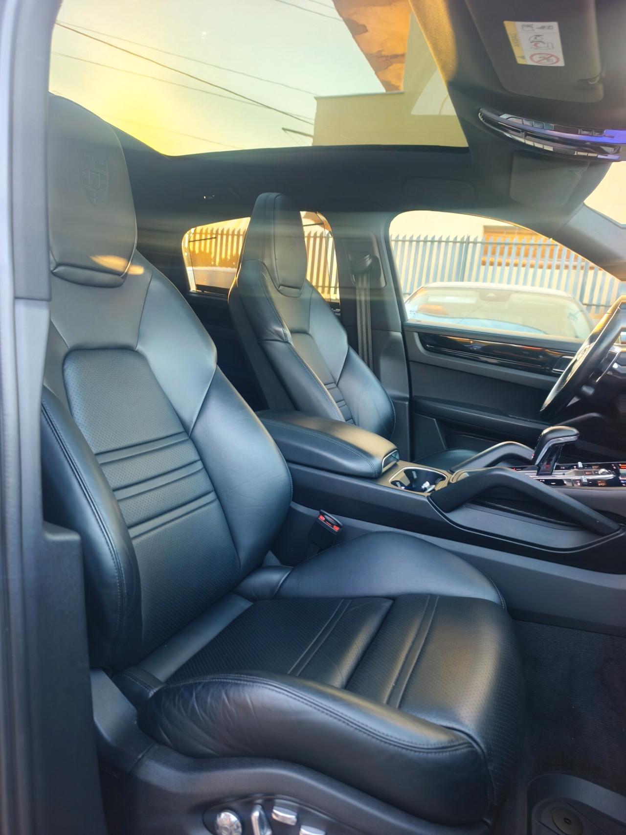 Porsche Cayenne Coupé 3.0 V6 platinum edition