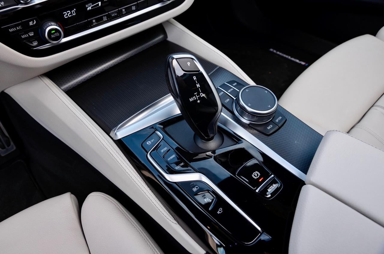 BMW 530e PHEV PLUG IN XDRIVE MSPORT 292cv AUTO, GARANZIA UFF BMW, SERVICE UFF BMW, UFF ITALIANA, CARBON SCHWARZ, EURO 6D, TETTO, PELLE, RETROCAMERA 360°, PERMUTE