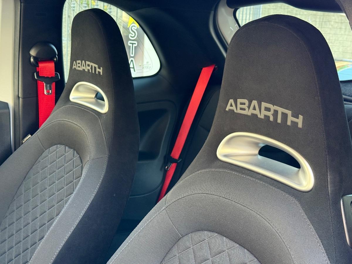 Abarth F595 1.4 Turbo T-Jet 165 CV