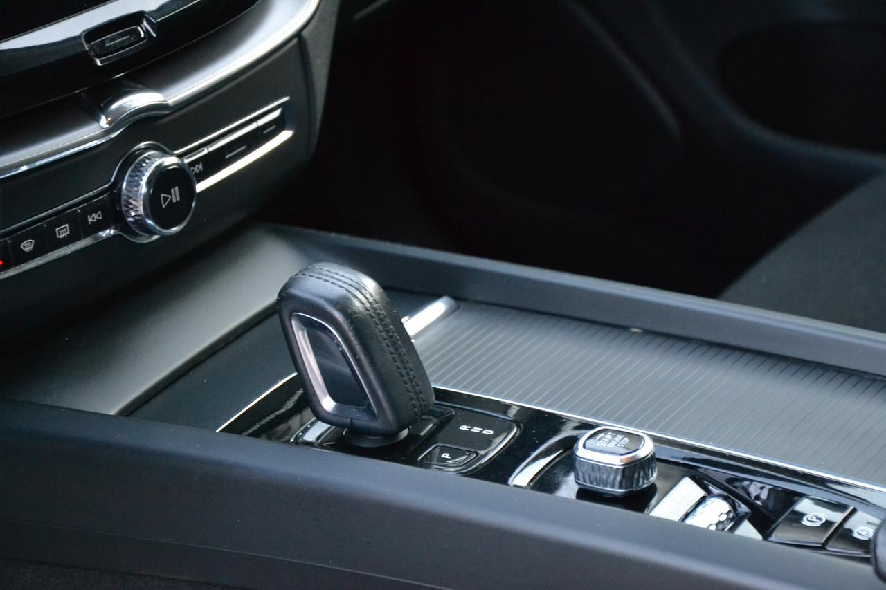 Volvo XC 60 2.0 197CV AWD HYBRID/DIESEL AUT.+FULL LED+RCAM+NAV