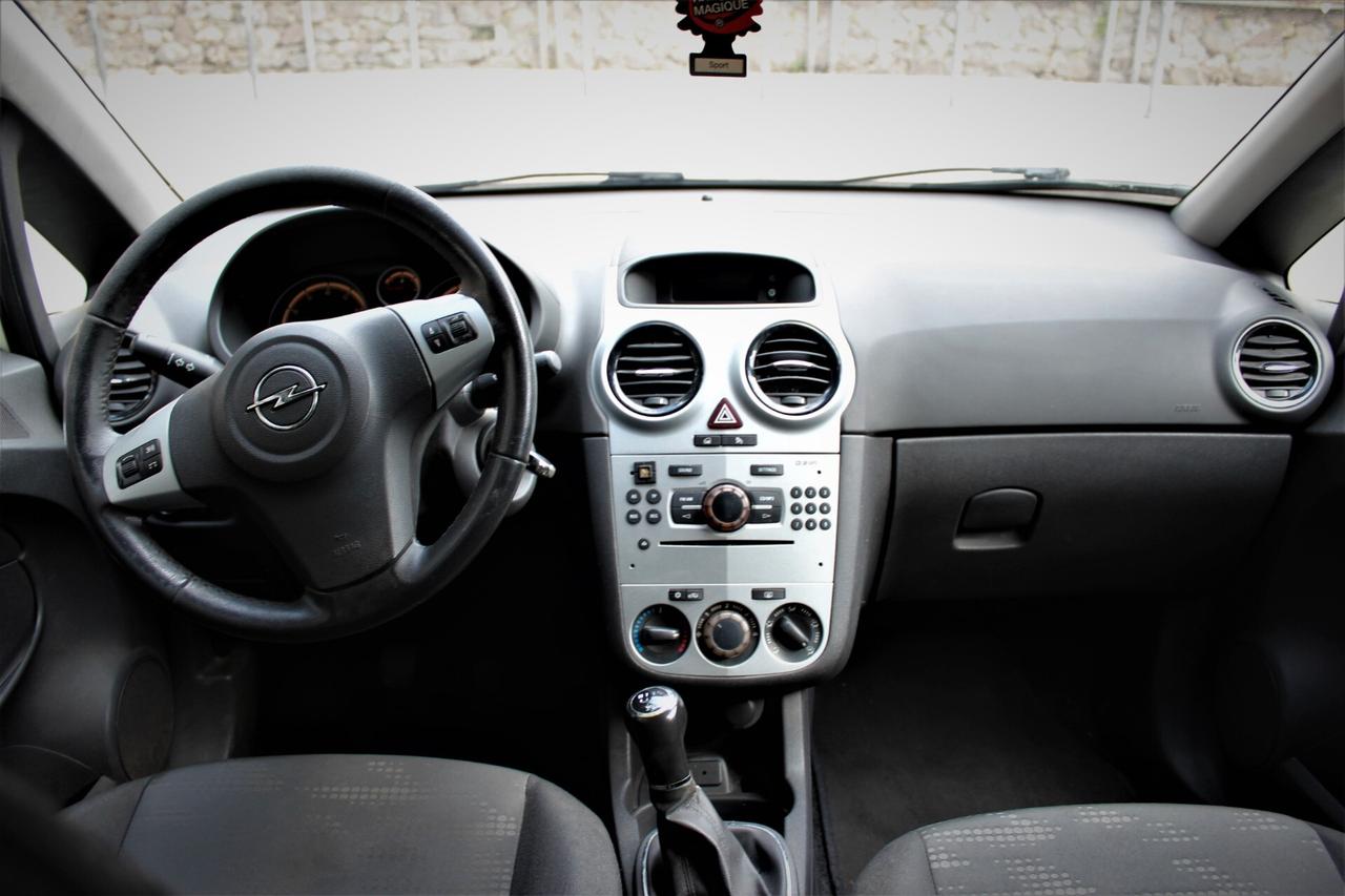 Opel Corsa 1.2 5 porte Cosmo Neopatentati