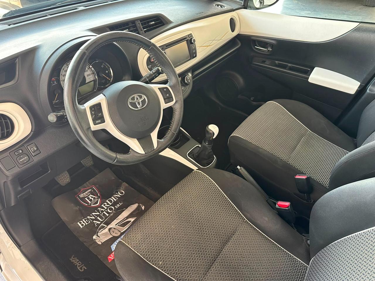 Toyota Yaris 1.0 5 porte Lounge 2014