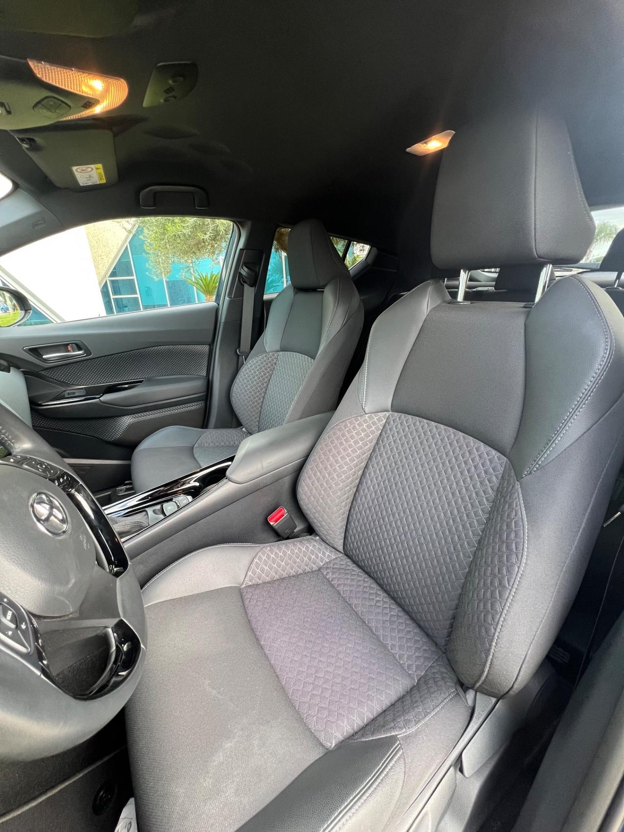 Toyota C-HR 1.8 Hybrid E-CVT Trend