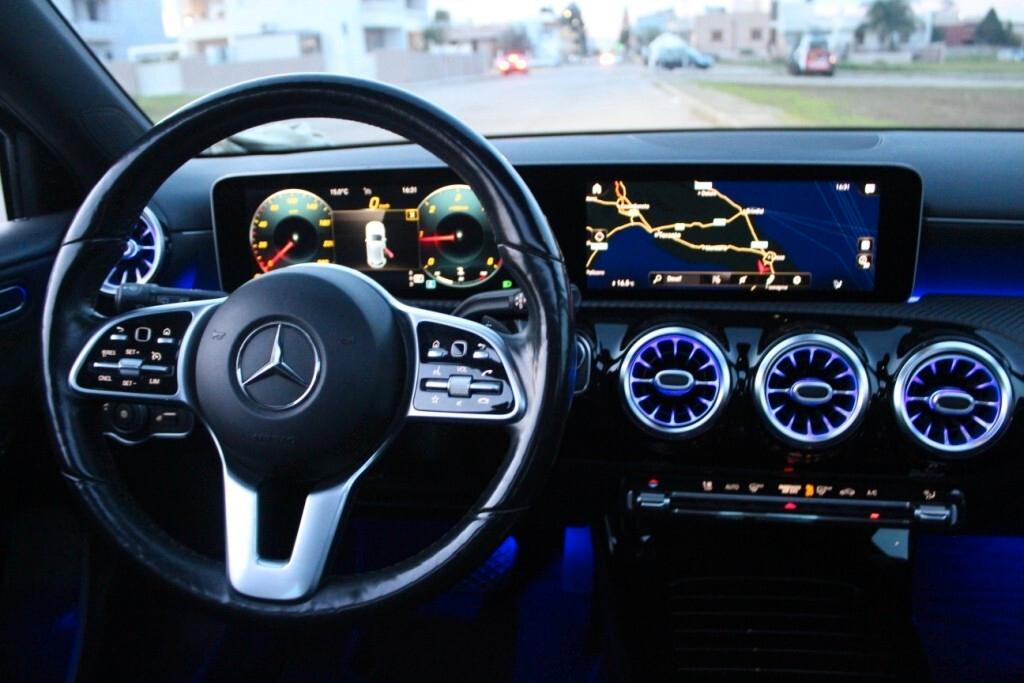 MERCEDES Classe A 180 d Aut. *Tetto *Luci Ambiente