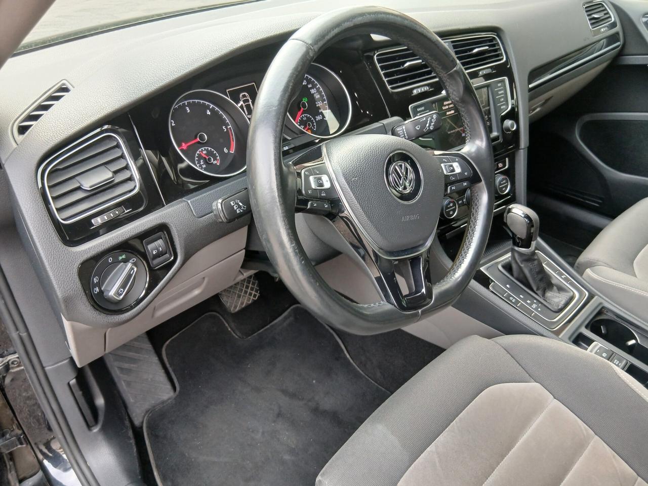 Volkswagen Golf 1.6 TDI 110 CV DSG 5p. Executive con Led tua a € 199 mese