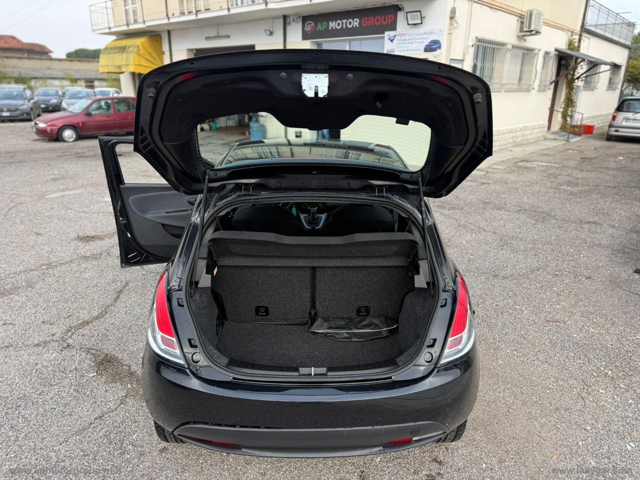 LANCIA Ypsilon 1.0 FireFly 5p.S&S Hyb. ECOCHIC HYBRID