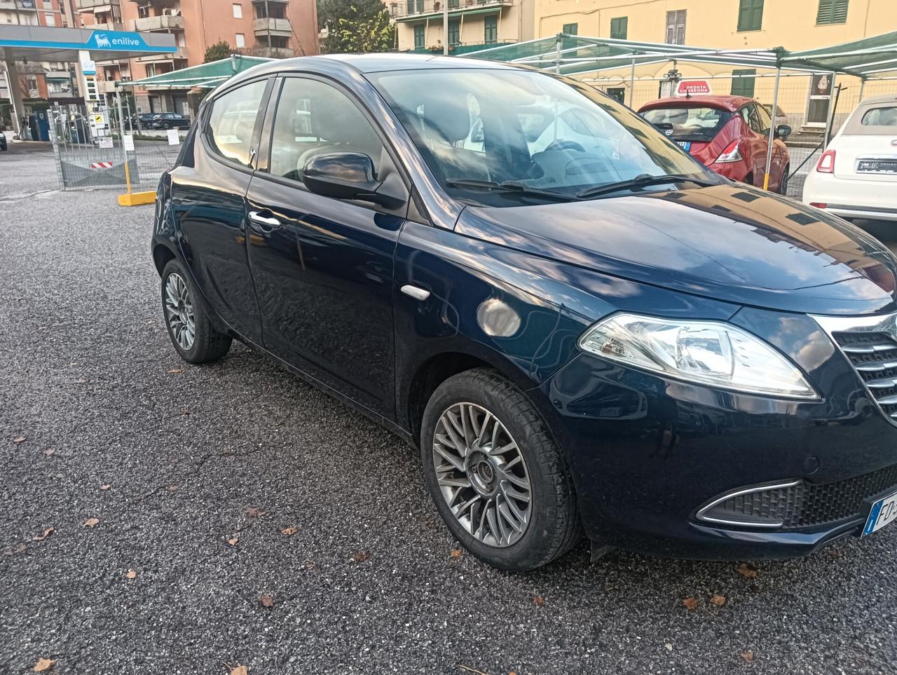 Lancia Ypsilon 1.2 69 CV 5 porte Platinum