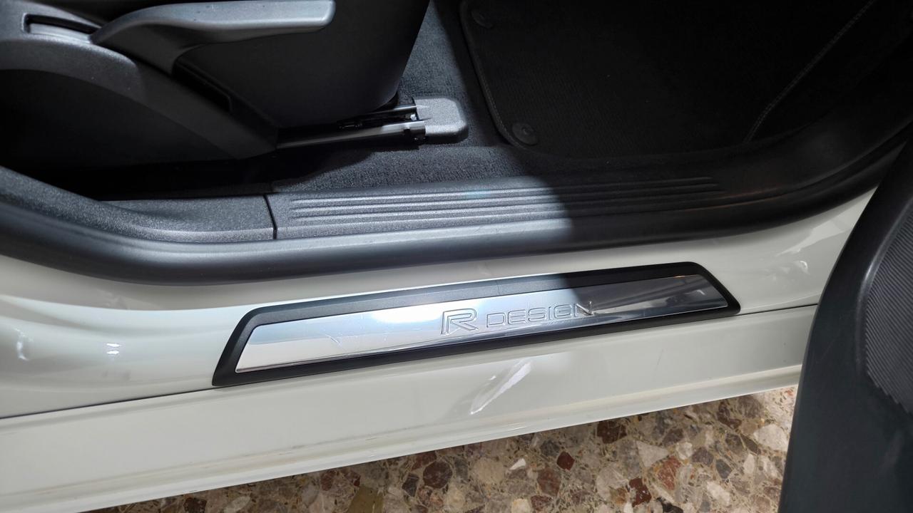 Volvo V40 D2 R-design
