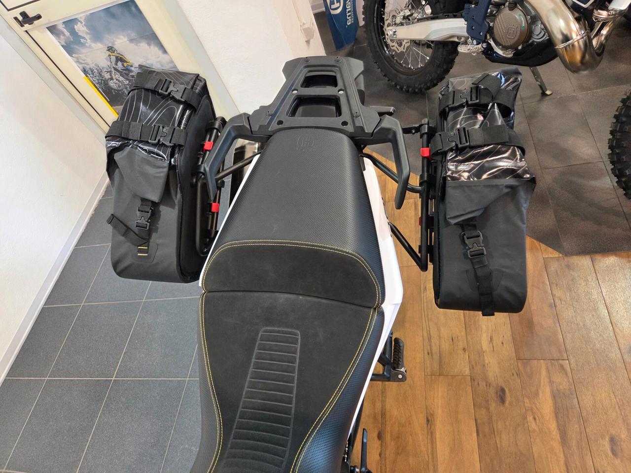 Husqvarna Norden 901 Borse e Cavalletto Centrale