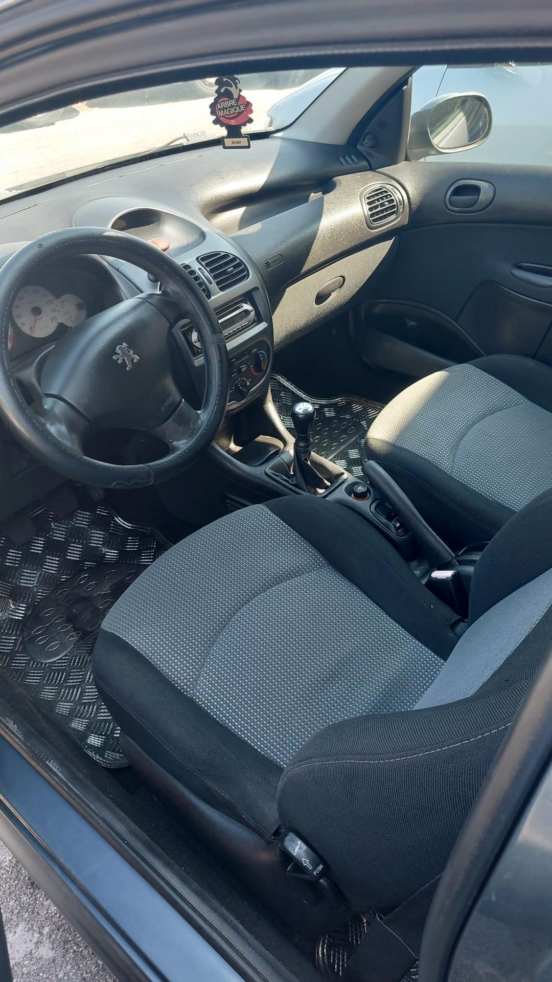 Peugeot 206 1.1 3p xt