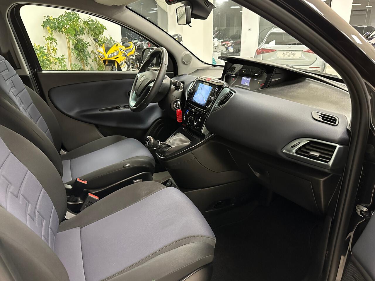 Lancia Ypsilon 1.0 FireFly Hybrid Gold Plus - 2023