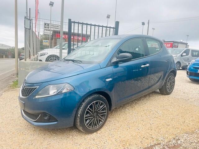 Lancia Ypsilon 1.0 FireFly 5 porte S&S Hybrid Ecochic Gold