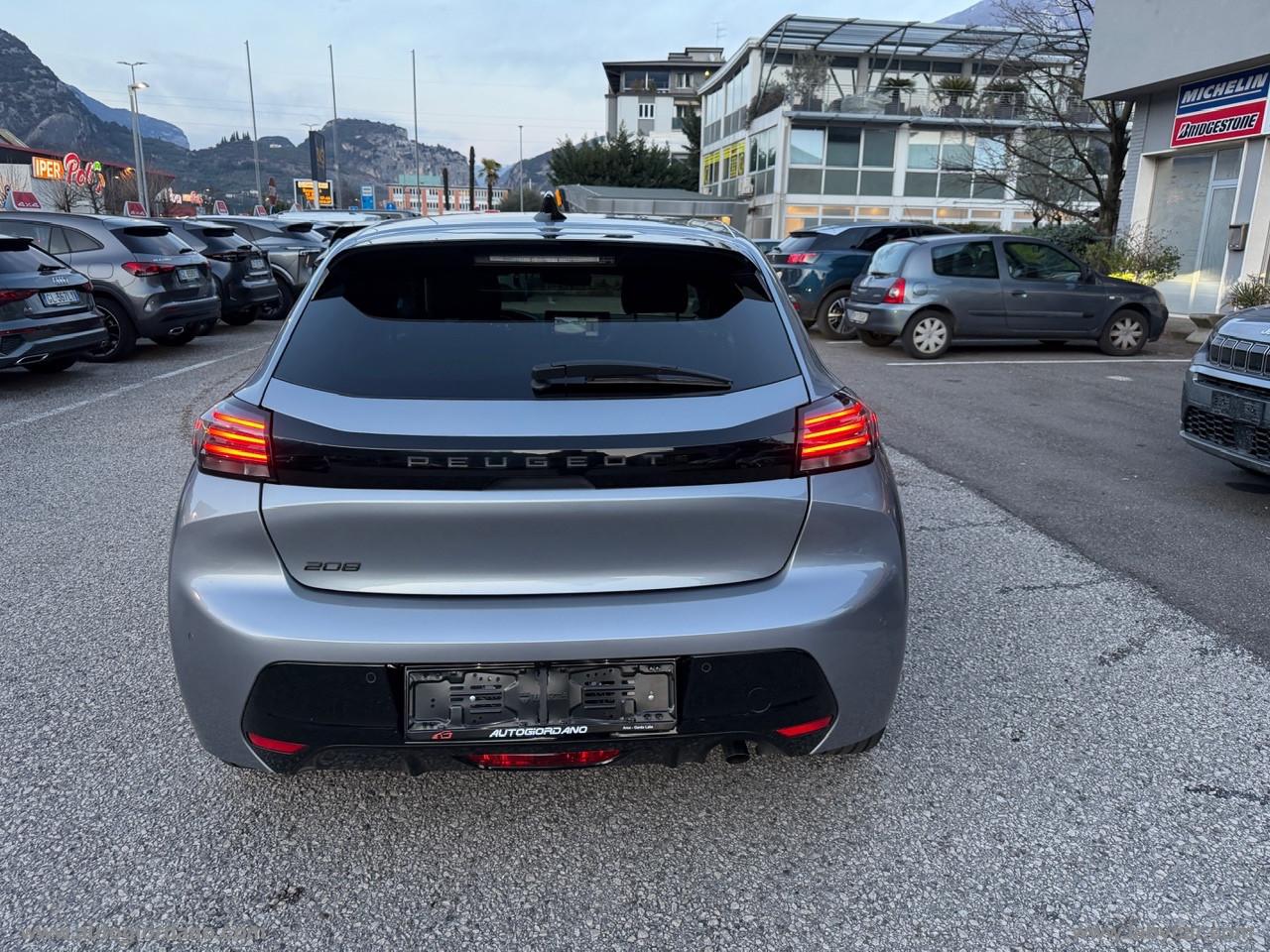 PEUGEOT 208 PureTech 100 S&S 5p. Allure PACK NAVIGATION + VISON PACK + VIIOPARK 2 + PARK DRIVE