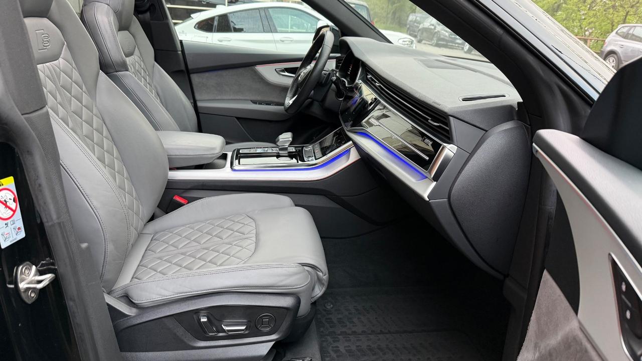 Audi Q8 50 TDI 286 CV quattro Tetto Matrix interno RS