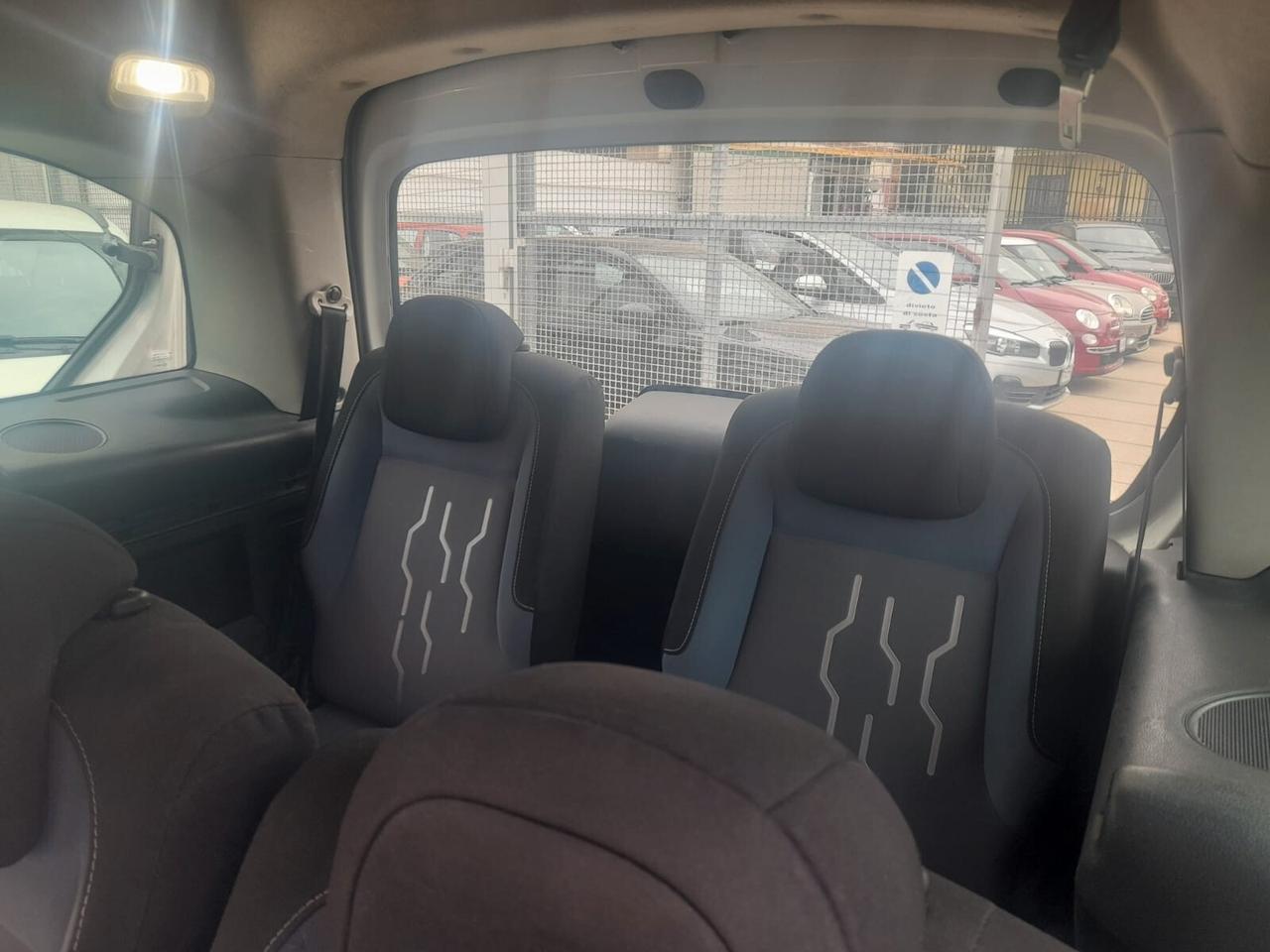 Peugeot Partner 1.6cc diesel 7 posti con garanzia-2014