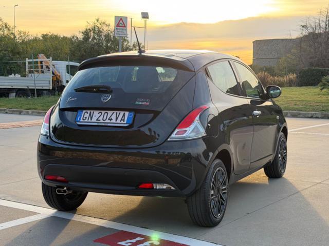 LANCIA Ypsilon HYBRID GOLD+NAVI+SENSORI PARK+5 POSTI