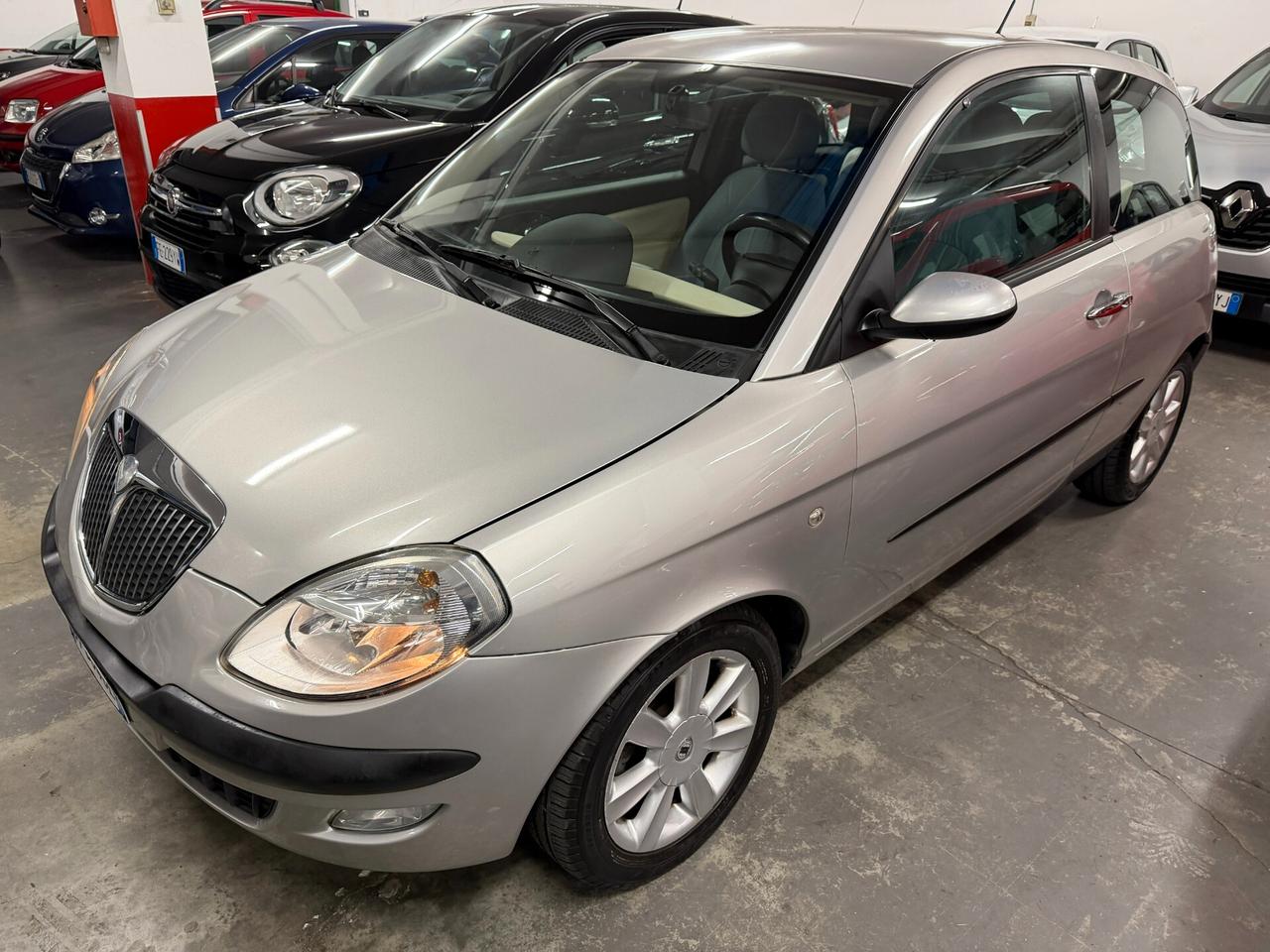 Lancia Ypsilon 1.2 16V Platino