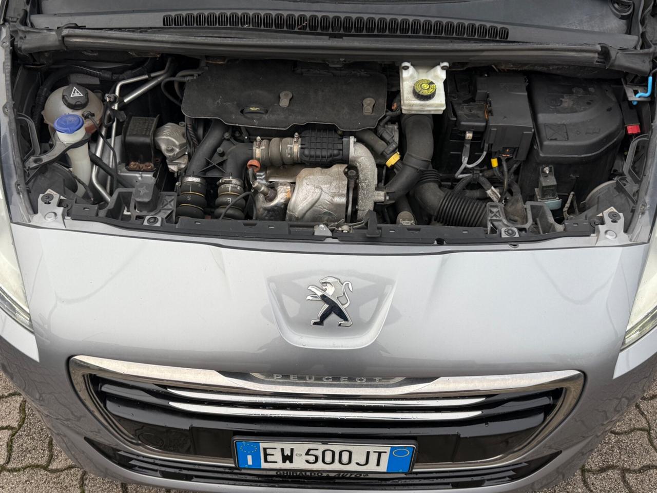 Peugeot 5008 NEOPATENTATI 1.6 HDi 115CV 7 POSTI