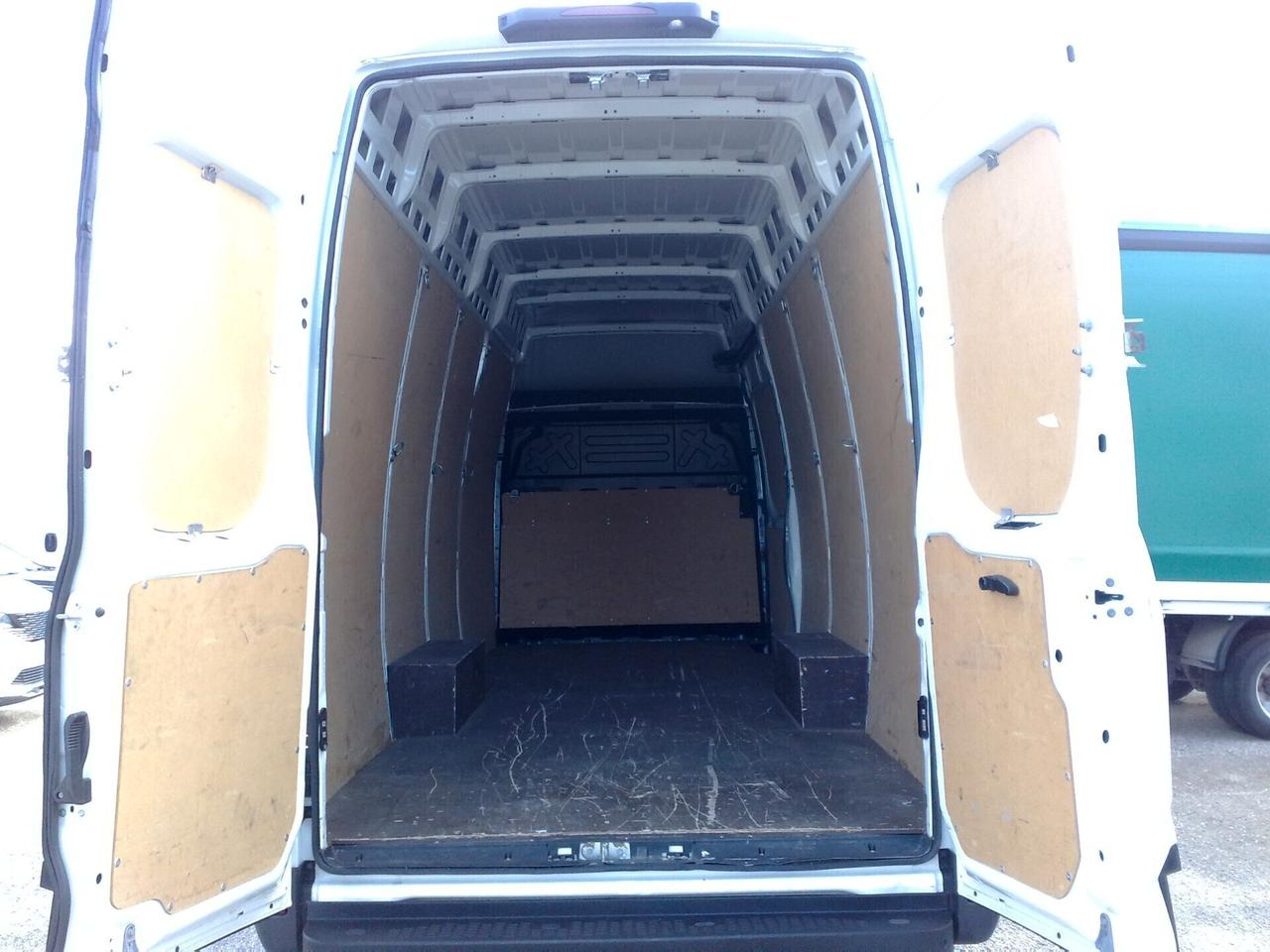 Iveco Daily 35s14 2.3hpt GRANVOLUME - 2021