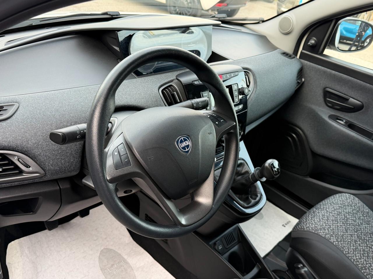 Lancia Ypsilon 1.2 69 cv. ELEFANTINO BLU