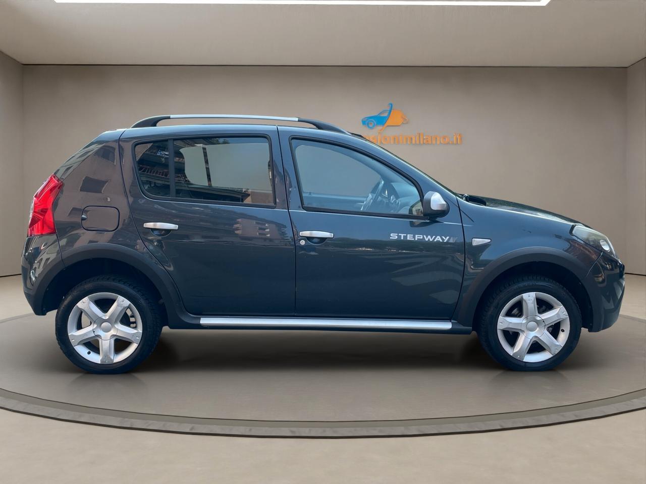 Dacia Sandero NEOPATENTATI - GOMME NUOVE