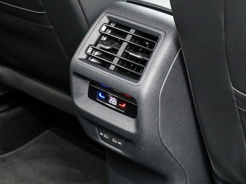 Volkswagen Tiguan 1.5 eTSI 150 CV EVO ACT DSG R-Line Nuovo Modello Led Matrix