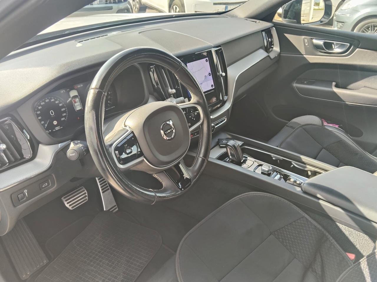 Volvo XC 60 XC60 B4 (d) AWD Geartronic R-design