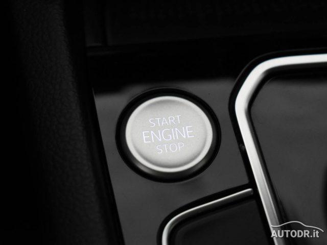 VOLKSWAGEN Passat Variant 2.0 TDI EVO DSG Business Fari LED, Navi, Ambient