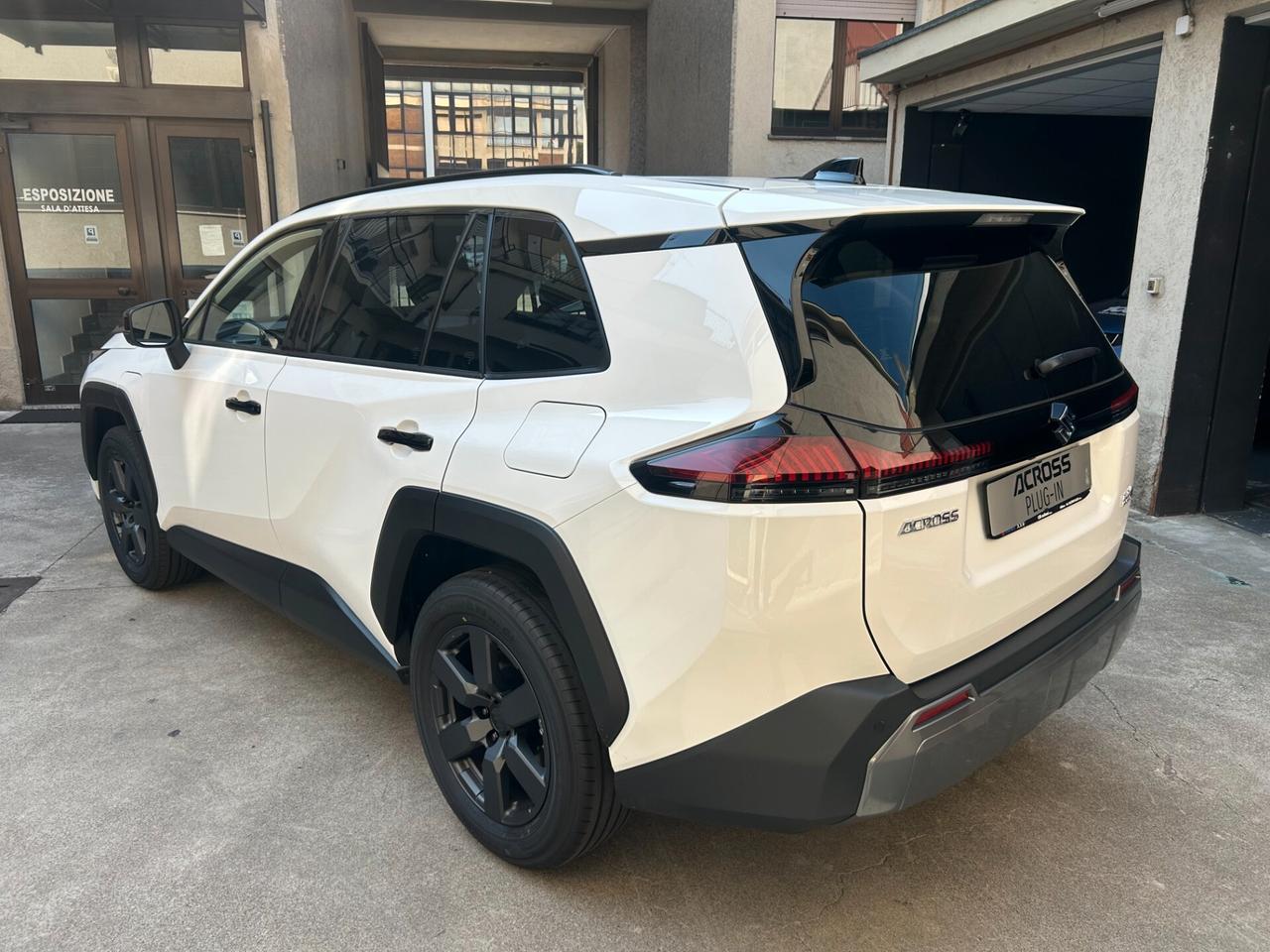 NUOVA Suzuki Across Plug-in Hybrid 4X4