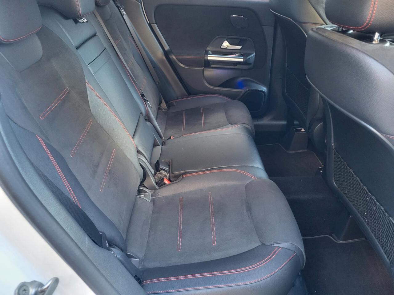 Mercedes Gla 200 d Automatic Premium+Fari Multibeam+Luci Ambiente..