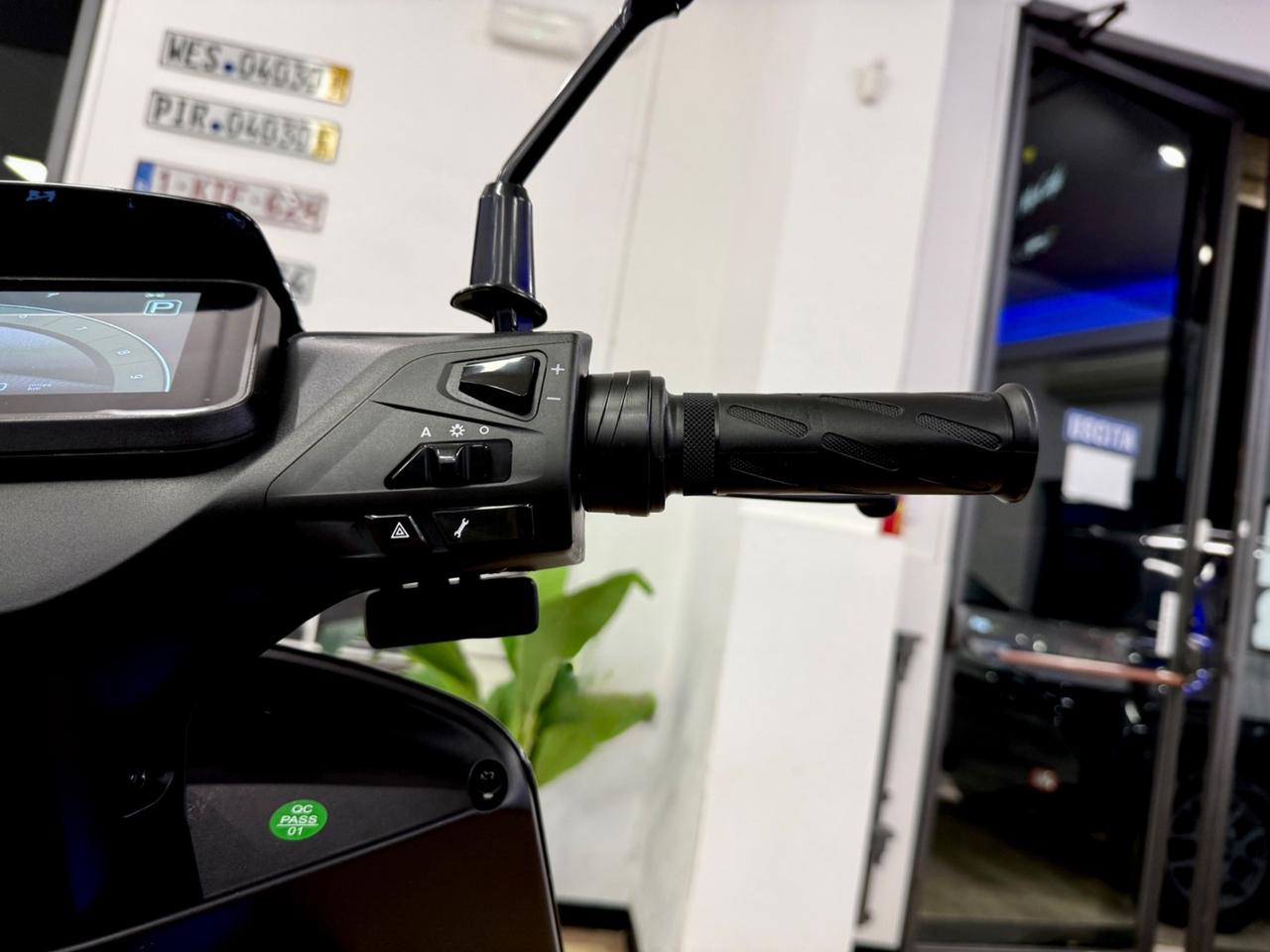 Scooter elettrico LvNeng NCE S