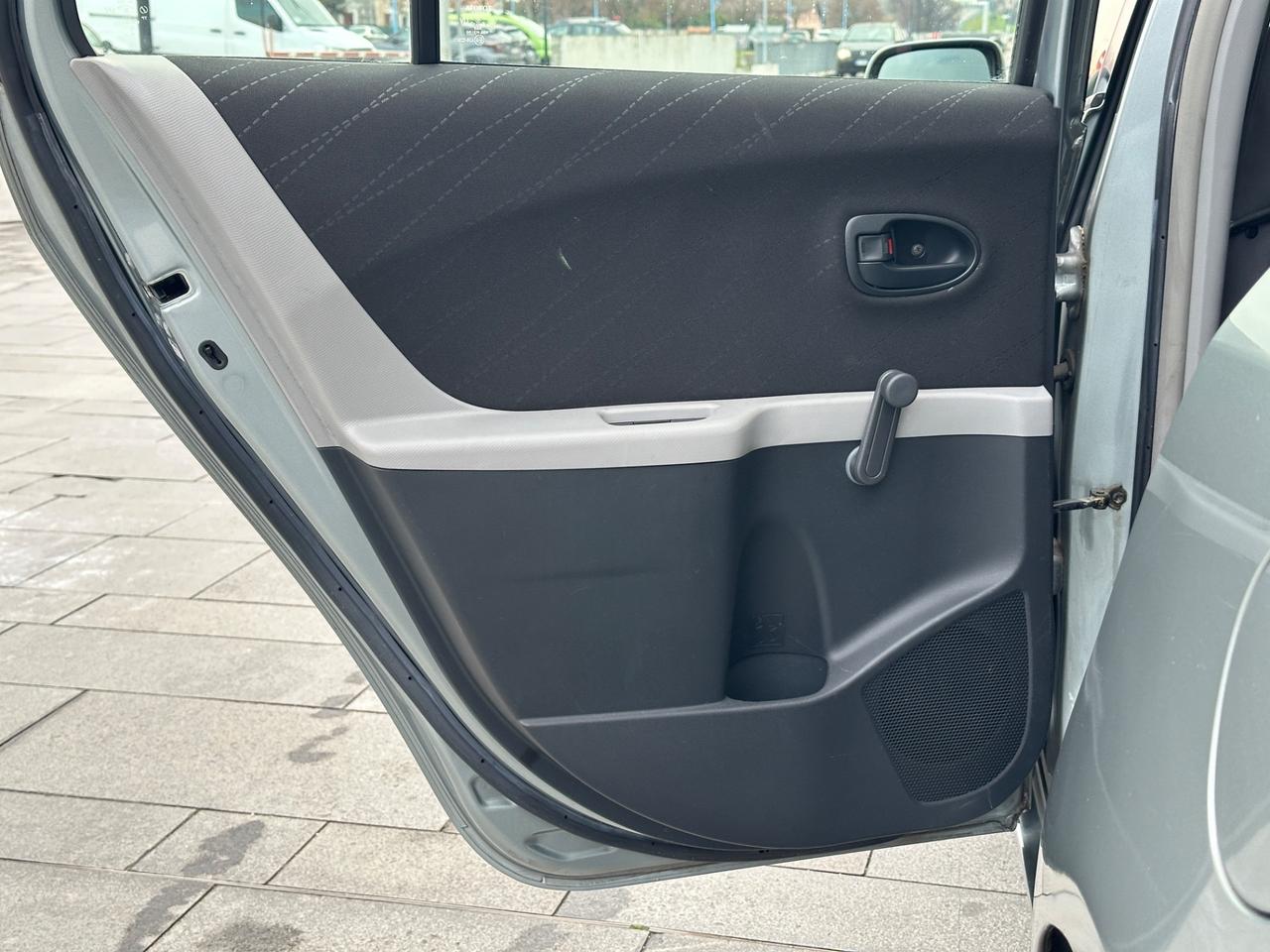 Toyota Yaris 1.0 5 porte Sol