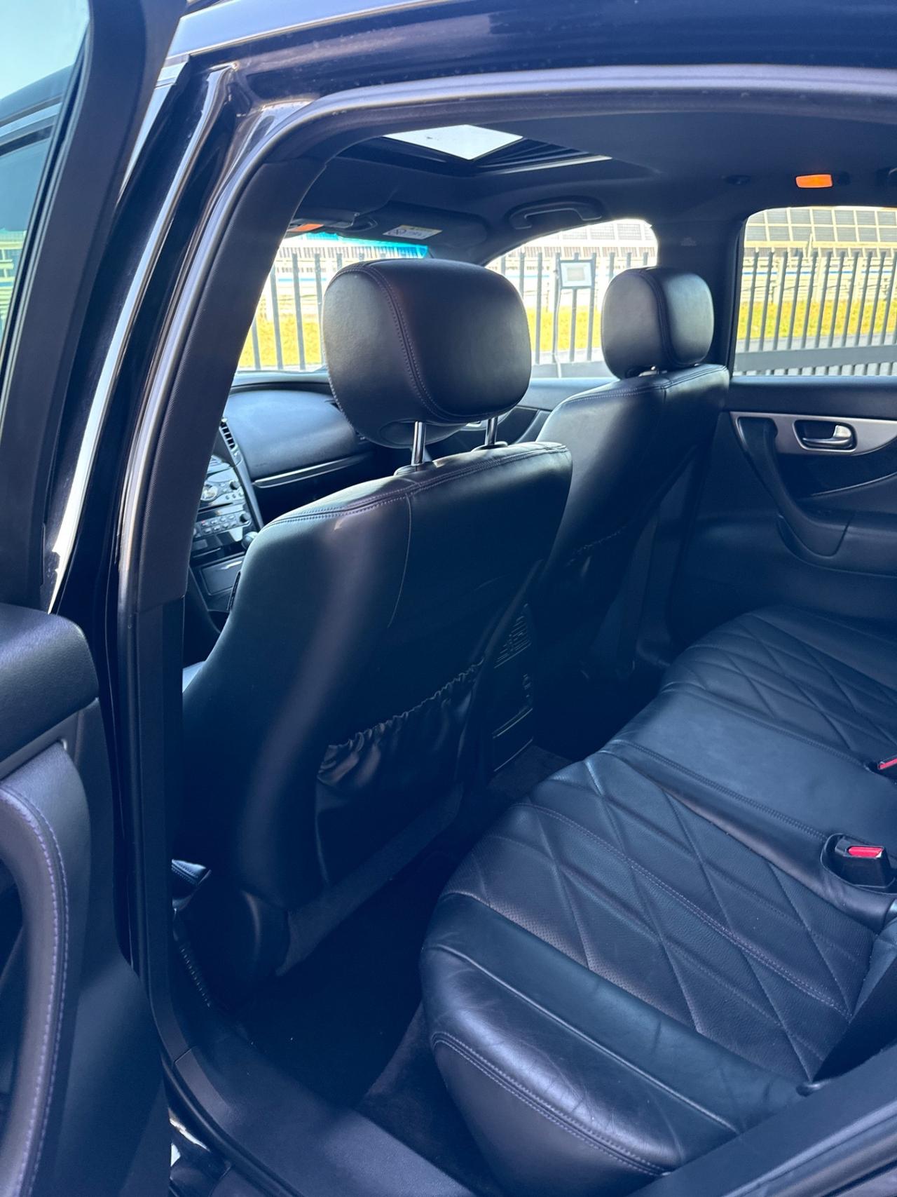 Infiniti QX70 3.0 diesel V6 AT S Design
