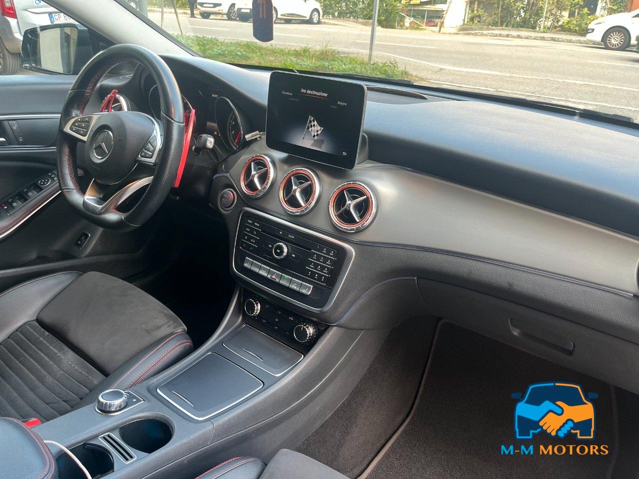 Mercedes-Benz CLA 200 Premium AMG