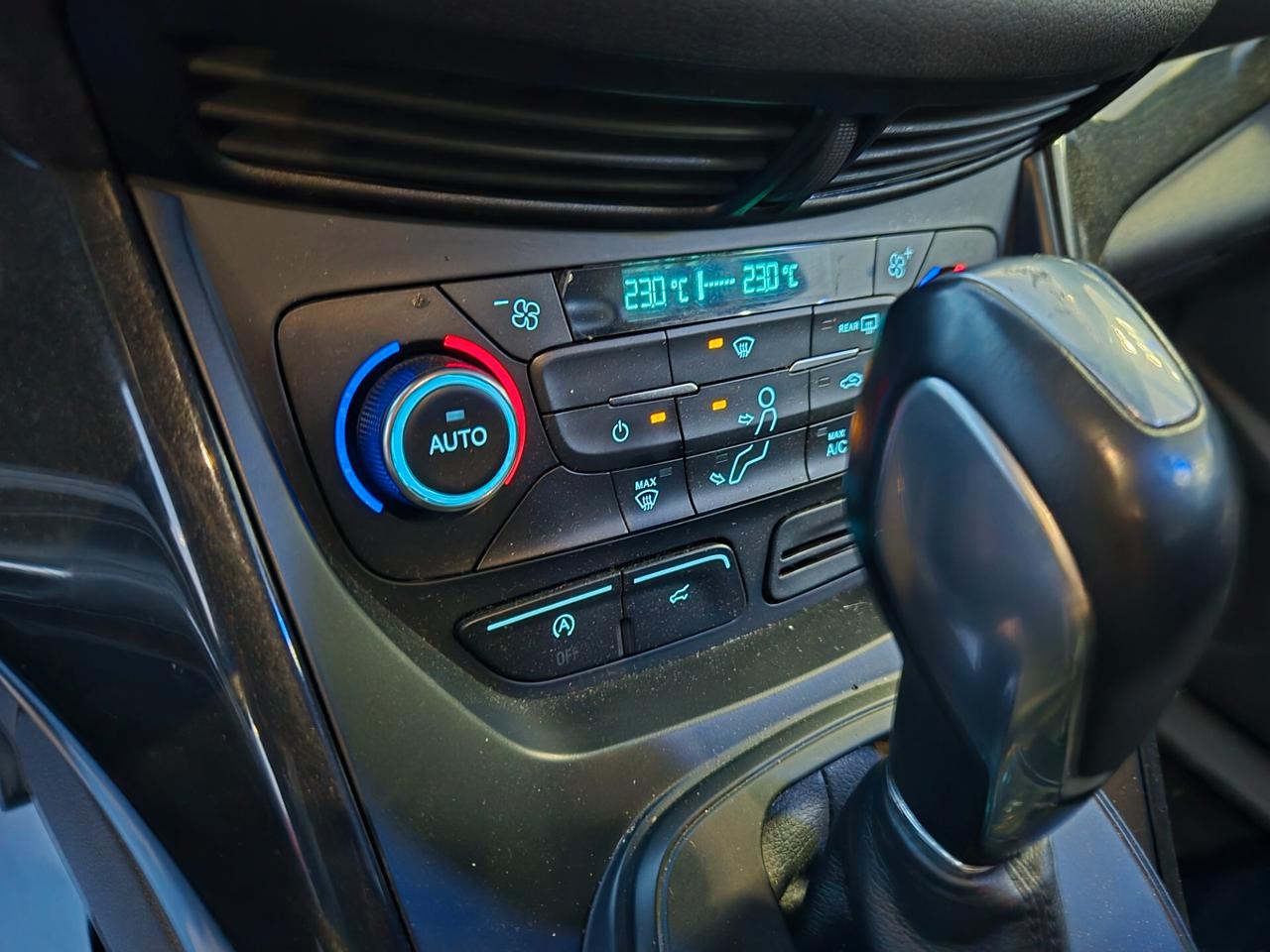 Ford Kuga 1.5 TDCI 120 CV S&S 2WD Powershift Business