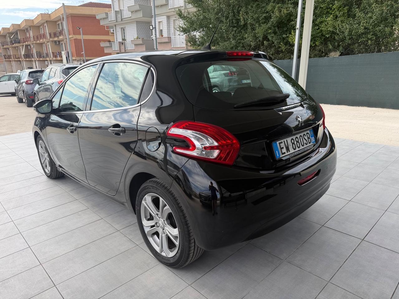 Peugeot 208 1.4 HDi 68 CV 5 porte Allure