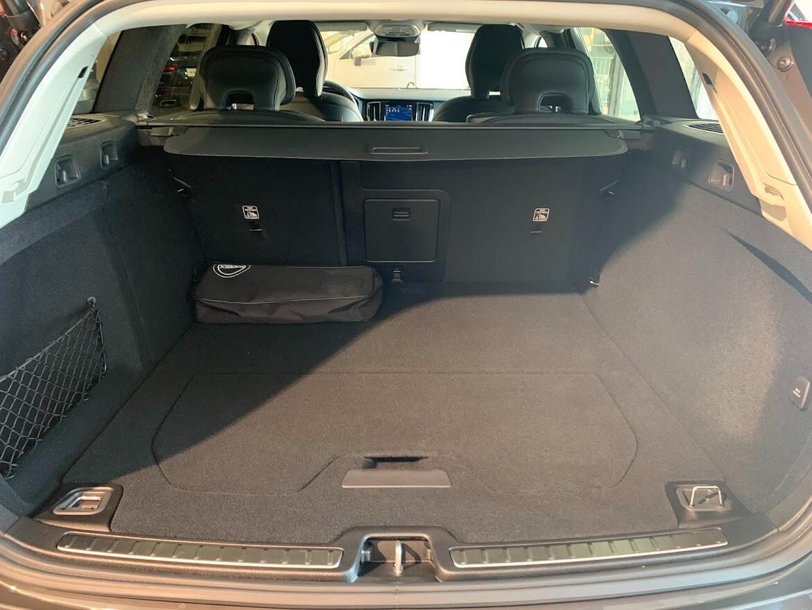 Volvo V60 B4 (d) automatico Plus Dark