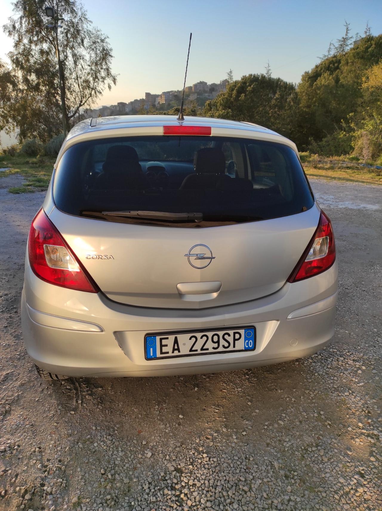 Opel Corsa 1.2 5 porte Cosmo