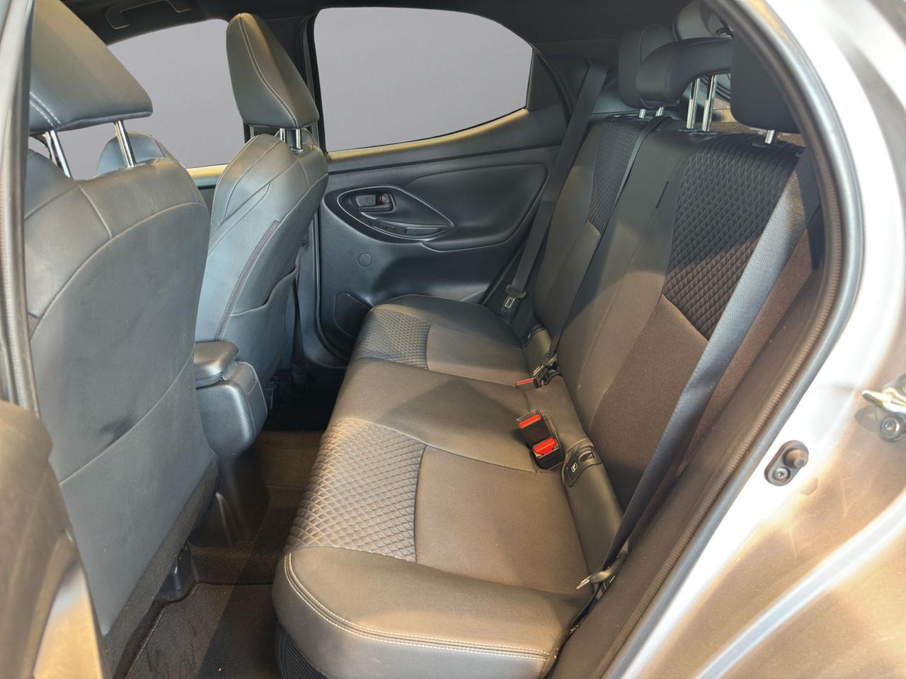 Toyota Yaris 1.5h Lounge