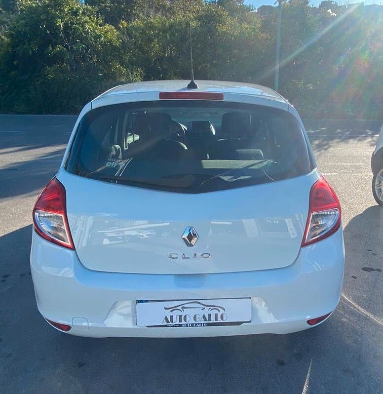 Renault Clio 2010 photo 5